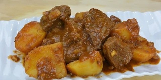 Deshebrada Con Papas.