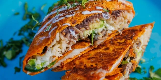 Deshebrada Con Papas Burrito.